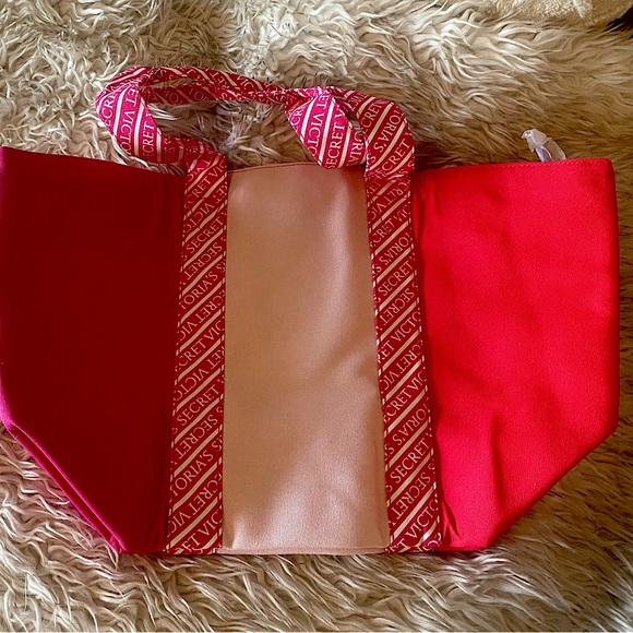 Victoria's Secret Handbags - NWT VICTORIAS SECRET TOTE pink and coral